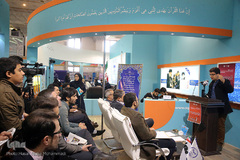 مناظره دانشجویی در غرفه ایکنا ـ نمایشگاه مطبوعات