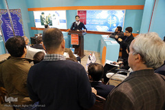 مناظره دانشجویی در غرفه ایکنا ـ نمایشگاه مطبوعات