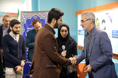 مناظره دانشجویی در غرفه ایکنا ـ نمایشگاه مطبوعات