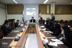 نشست «بهره‌مندی از ظرفیت جامعه قرآنی در پیاده‌روی اربعین»