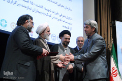 آئین اعطای تندیس ملی فداکاری دانشجویان ایران