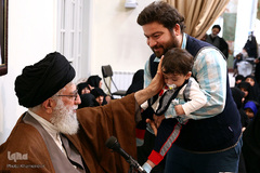 دیدارجمعی‌ازخانواده‌های‌شهدای مدافع‌حرم با رهبرانقلاب