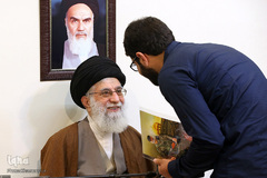 دیدارجمعی‌ازخانواده‌های‌شهدای مدافع‌حرم با رهبرانقلاب