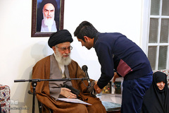 دیدارجمعی‌ازخانواده‌های‌شهدای مدافع‌حرم با رهبرانقلاب