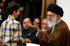 دیدارجمعی‌ازخانواده‌های‌شهدای مدافع‌حرم با رهبرانقلاب