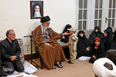 دیدارجمعی‌ازخانواده‌های‌شهدای مدافع‌حرم با رهبرانقلاب