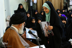 دیدارجمعی‌ازخانواده‌های‌شهدای مدافع‌حرم با رهبرانقلاب