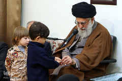 دیدارجمعی‌ازخانواده‌های‌شهدای مدافع‌حرم با رهبرانقلاب