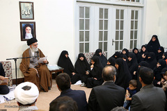 دیدارجمعی‌ازخانواده‌های‌شهدای مدافع‌حرم با رهبرانقلاب