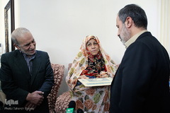 دیدار نمایندگان جامعه قرآنی با خانواده شهید «حسین الوندی»