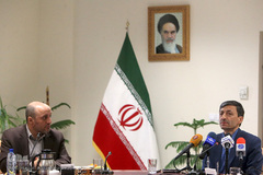 نشست خبری پرویز فتاح، رئیس کمیته امداد امام خمینی(ره) 