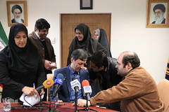 نشست خبری پرویز فتاح، رئیس کمیته امداد امام خمینی(ره) 