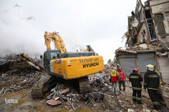 سومین روز از عملیات آوار برداری ساختمان پلاسکو