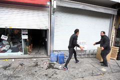 تخلیه مغازه های اطراف ساختمان حادثه دیده پلاسکو