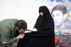 دیدار نمایندگان جامعه قرآنی با خانواده شهید طالب طاهری