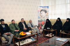 دیدار نمایندگان جامعه قرآنی با خانواده شهید طالب طاهری