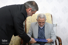 دیدار نمایندگان جامعه قرآنی با خانواده شهید طالب طاهری