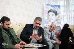 دیدار نمایندگان جامعه قرآنی با خانواده شهید طالب طاهری