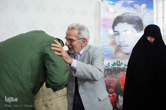 دیدار نمایندگان جامعه قرآنی با خانواده شهید طالب طاهری