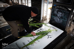 غبار روبی و عطر افشانی مزار مطهر شهدا