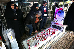 غبار روبی و عطر افشانی مزار مطهر شهدا