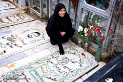 غبار روبی و عطر افشانی مزار مطهر شهدا