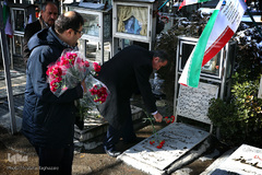 غبار روبی و عطر افشانی مزار مطهر شهدا