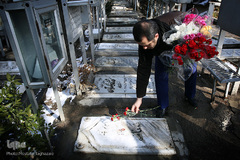 غبار روبی و عطر افشانی مزار مطهر شهدا