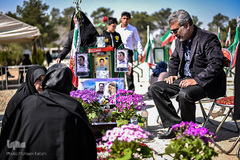 زیارت اهل قبور در آخرین پنجشنبه سال 