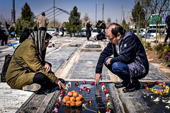 زیارت اهل قبور در آخرین پنجشنبه سال 