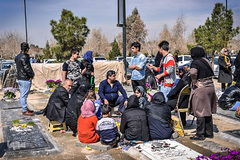 زیارت اهل قبور در آخرین پنجشنبه سال 