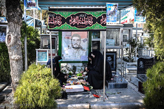 زیارت اهل قبور در آخرین پنجشنبه سال 