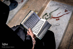 زیارت اهل قبور در آخرین پنجشنبه سال 