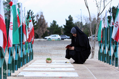 آغاز سال جدید در جوار شهدا
