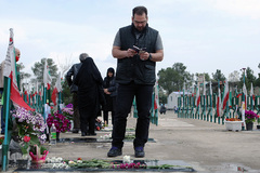 آغاز سال جدید در جوار شهدا
