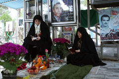 آغاز سال جدید در جوار شهدا
