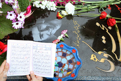 آغاز سال جدید در جوار شهدا
