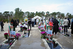 آغاز سال جدید در جوار شهدا
