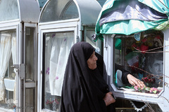 آغاز سال جدید در جوار شهدا
