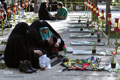 آغاز سال جدید در جوار شهدا
