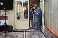 در محضر ستایشگران