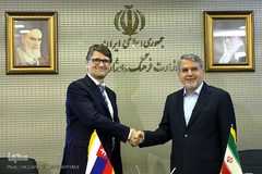 مراسم امضای تفاهم نامه همکاری وزرای فرهنگ ایران و اسلواکی