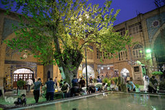 مراسم معنوی اعتکاف در مسجد جامع بازار تهران