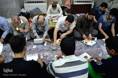 مراسم معنوی اعتکاف در مسجد جامع بازار تهران