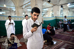 مراسم معنوی اعتکاف در مسجد جامع بازار تهران