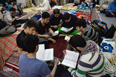 مراسم معنوی اعتکاف در مسجد جامع بازار تهران