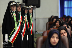 رقابت دختران در پنجمین دوره مسابقات قرآن دانش آموزان