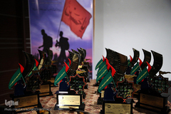 تندیس های برگزیدگان سومین جایزه جهانی عکس و فیلم اربعین 