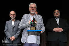 تقدیر از استاد رسول اولیاء زاده از اعضای هیات داوران سومین جایزه جهانی عکس و فیلم اربعین