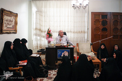 تجلیل شاگردان از مقام معلم قرآن
